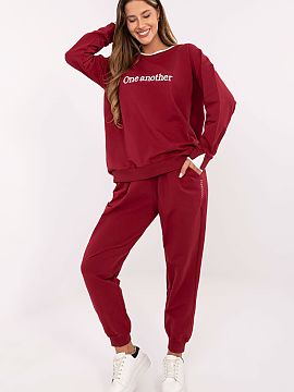 Complete Relevance  Women\'s casual tracksuit set perfect for everyday occasions. Made of cotton with a touch of elastane, it provides softness, comfort, and fr