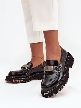 Mocassin Step in style  Women\'s moccasins from the Artiker brand made of patent natural leather are an elegant proposition for everyday wear. The precision of work