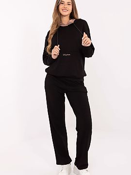 Complete Relevance  Women\'s tracksuit set consisting of a hoodie and pants in a casual style, perfect for everyday occasions. Made of exceptionally soft butter