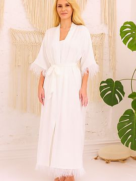 Bathrobe Kalimo  Long, majestic nightgown made of flowing, silk-like satin. The uniqueness of the Diva nightgown is emphasized by the feathers that adorn the
