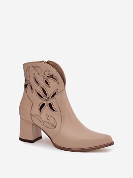 Heeled boots Step in style