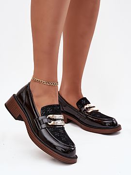 Mocassin Step in style  Women\'s moccasins made of natural leather are a combination of classic elegance and comfort. The subtle golden detail with crystals gives t