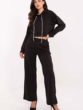 Complete Rue Paris  This women\'s tracksuit set combines elegance and comfort, perfect for everyday casual styling. The set consists of a hoodie with drawstring