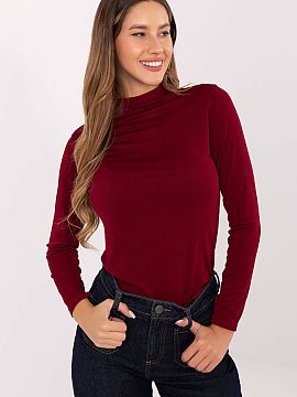 Bluzka Rue Paris  This fitted women\'s blouse is an elegant and versatile option, perfect for everyday wear, work, and formal occasions. The model of standard