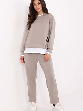 Complete Rue Paris  Women\'s casual set made of soft, delicate and exceptionally pleasant to the touch buttery material. The set consists of a sweatshirt with a