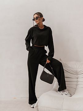 Complete LaBalancia  We present the HOPE set in an elegant shade of black, perfect for those who value both comfort and style. This unique clothing combination c