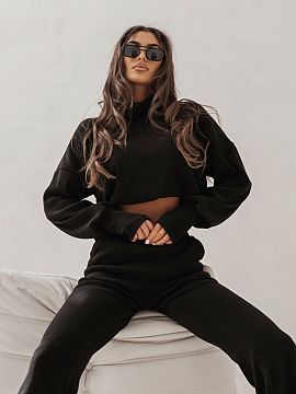 Complete LaBalancia  The black PRIAH set is an ideal proposition for women who value comfort and elegance in their everyday clothing. The set consists of a sweat