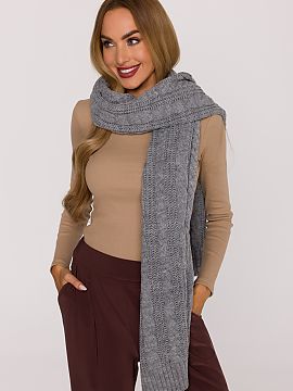 Sal Moe  Long, simple scarf made of soft yarn with a thick weave, which pleasantly wraps and provides warmth on cold days. The classic braided patter