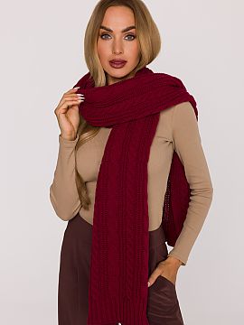 Sal Moe  A long, simple scarf made of soft yarn with a thick weave, which pleasantly wraps and provides warmth on cold days. The classic braided patt