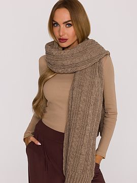 Sal Moe  Long, simple scarf made of soft yarn with a thick weave, which pleasantly wraps and provides warmth on cold days. The classic braided patter
