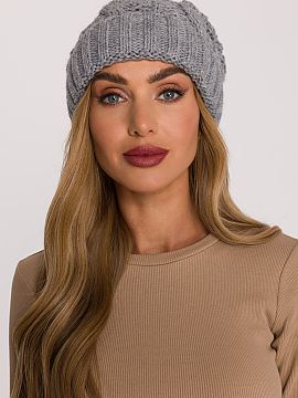 Hat Moe  Warm hat made of soft yarn with a thick, braided knit. A simple cut with a slight looseness at the top gives the whole a casual, stylish cha