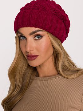 Hat Moe  Warm hat made of soft yarn with a thick, braided weave. The simple cut with a subtle looseness at the top gives the whole a casual, stylish 