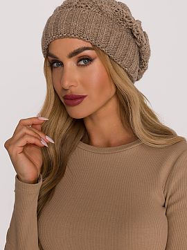 Hat Moe  Warm hat made of soft yarn with a thick, braided weave. The simple cut with a gentle looseness at the top gives the whole a casual, stylish 