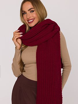 Sal Moe  A long, simple scarf made of soft yarn with a thick, ribbed weave. Wide and enveloping, it provides pleasant warmth and comfort on cold days