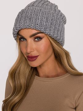 Hat Moe  A warm hat made of soft yarn with a thick, ribbed knit. It has a simple cut with a bit of looseness at the top, giving it a relaxed, modern 
