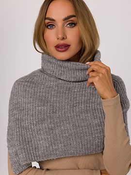 Chimney Moe  The enveloping chimney made of soft yarn with a loose weave that provides warmth and exceptional comfort to wear. The model with a high coll