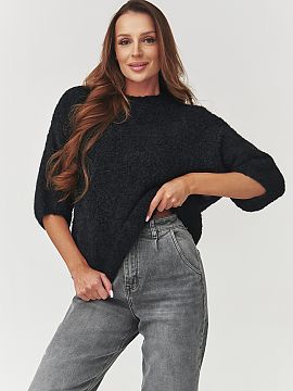 sweter Makadamia  Sometimes you don\'t need much to create a comfortable, stylish outfit, just this sweater. Soft as a cloud, with a slightly loose cut and el