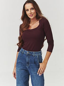 Bluzka Makadamia  Stylish women\'s blouse with a checkered neckline is the perfect combination of feminine charm and everyday comfort. Made of high-quality fa