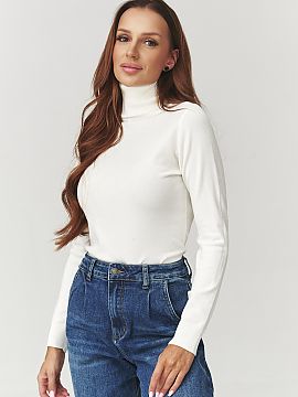 golf Makadamia  Stylish women\'s golf made of soft and elastic material, which perfectly fits the silhouette, emphasizing feminine shapes and ensuring comfo