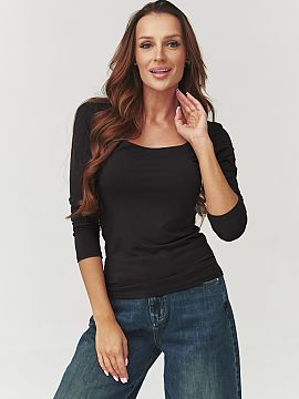 Bluzka Makadamia  Stylish women\'s blouse with a checkered neckline is the perfect combination of feminine charm and everyday comfort. Made of high-quality fa