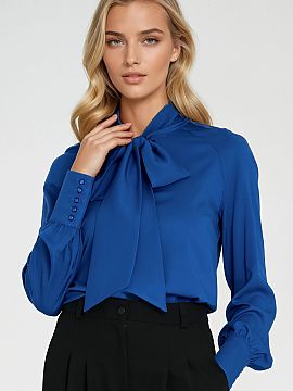 Bluzka Nife  Elegant women\'s blouse in a regular cut made of delicate, pleasant to the touch viscose. The model has long sleeves finished with a wide cu