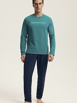 Pyjama Henderson  Comfortable men\'s pajamas with a loose, comfortable cut, perfect for sleeping and relaxing at home. The long-sleeved shirt with a round nec