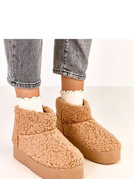 Snow boots Solea  Slip-on snow boots made of synthetic fur are the perfect combination of warmth and comfort for winter days. Made of soft synthetic fur like 
