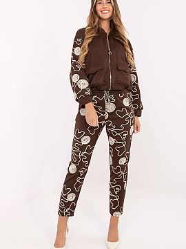 Complete Italy Moda  Stylish and comfortable women\'s tracksuit set consisting of a zip-up hoodie and pants with a drawstring waist. Made from a high-quality ble