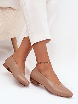 Balerinki Step in style  Women\'s ballet flats made of eco leather are a timeless proposal that combines comfort with elegance. Set on a flat heel, they provide comf