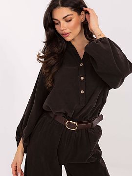 Bluzka Italy Moda  Stylish shirt blouse in a casual version, perfect for everyday wear. Made of lightweight and pleasant to the touch polyester, it provides co