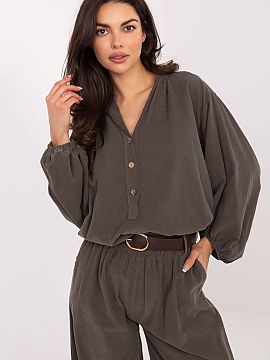 Bluzka Italy Moda  Stylish shirt blouse in a casual edition, perfect for everyday wear. Made of lightweight and pleasant to the touch polyester, it provides co