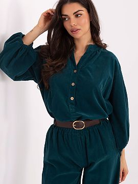 Bluzka Italy Moda  Stylish shirt blouse in a casual version, perfect for everyday wear. Made of lightweight and pleasant to the touch polyester, it provides co