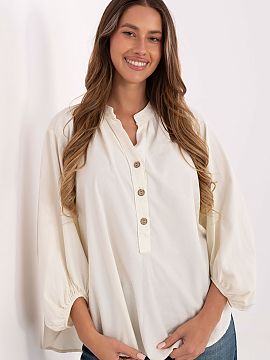 Bluzka Italy Moda  Stylish casual shirt blouse, perfect for everyday wear. Made of lightweight and pleasant to the touch polyester, it provides comfort all day