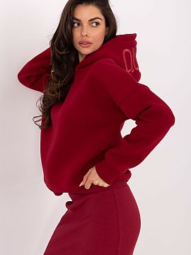 sweatshirt Relevance  Comfortable women\'s sweatshirt put on over the head with a casual character, perfect for everyday wear. Made of high-quality cotton with el