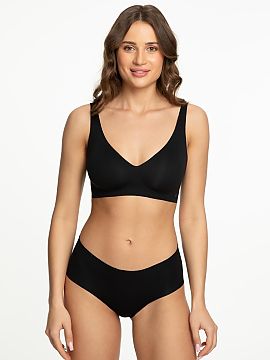 Fiji Julimex  Classic seamless briefs, created with comfort and natural fit in mind. Made of smooth, flexible fabric, they fit perfectly to the body, crea