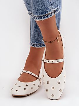 Balerinki Step in style  Women\'s ballet flats made of eco leather. Set on a flat heel, they guarantee comfort even during long wear. There is an adjustable strap wi