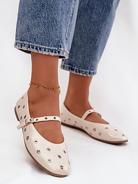 Balerinki Step in style  Women\'s ballet flats made of eco leather. Set on a flat heel, they guarantee comfort even during long wear. There is an adjustable strap wi