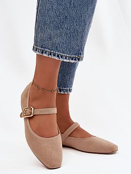 Balerinki Step in style  Women\'s ballerina flats made of soft eco suede. The model set on a flat heel guarantees comfort all day long, and the gently rounded toes g