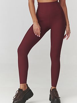 Long leggings Makadamia  Choose comfort and style with our women\'s leggings with a fashionable, ribbed structure. Made of flexible, figure-hugging material, they em