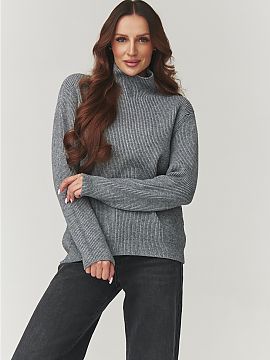 golf Makadamia  Choose classic elegance and comfort! This women\'s sweater with a turtleneck is a must-have in every autumn-winter wardrobe. Made of soft, r