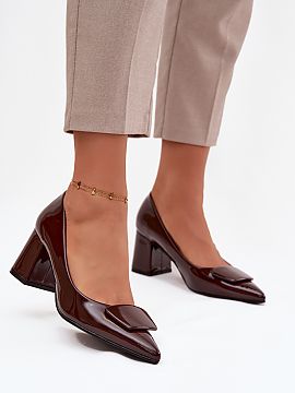 Block heel pumps Step in style  Women\'s pumps made of eco-leather are a classic proposal that combines timeless elegance with comfort. The model set on a stable pillar hee