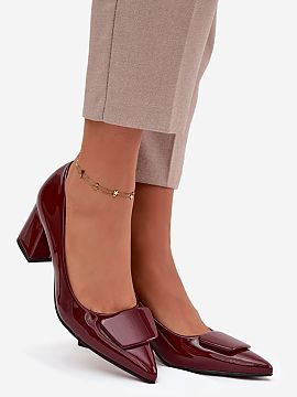 Block heel pumps Step in style  Women\'s pumps made of eco leather are a classic proposal that combines timeless elegance with comfort. The model set on a stable column hee