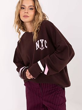 sweatshirt Factory Price  Women\'s loose-fitting sweatshirt is a casual must-have, combining comfort with trendy style. Made of a blend of cotton and polyester, it en
