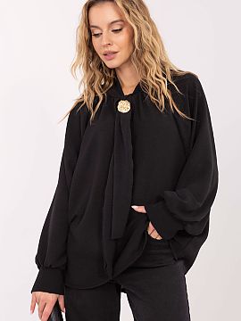 Bluzka Italy Moda  Elegant women\'s blouse of standard length, made of high-quality viscose, which ensures comfort and beautifully fits the silhouette. The smo