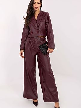 Jacket Italy Moda  Casual women\'s short-length eco-leather blazer, perfect for everyday stylizations. Made of a blend of polyester and polyurethane, with smoo