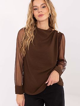Bluzka Italy Moda  Elegant blouse with a subtle, feminine style, perfect for formal occasions and work. Made of smooth fabric that is a blend of polyester and 