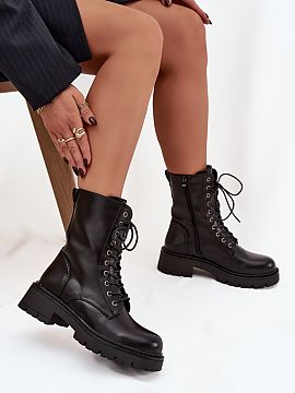 Workery Step in style  Women\'s worker boots made of eco leather are a practical and stylish choice for colder days. The model combines comfort and functionality, 