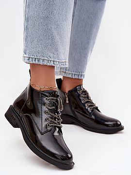 Botki Step in style  Women\'s ankle boots made of natural, patent leather are a proposal for women who appreciate elegance in their everyday outfits. The shiny u