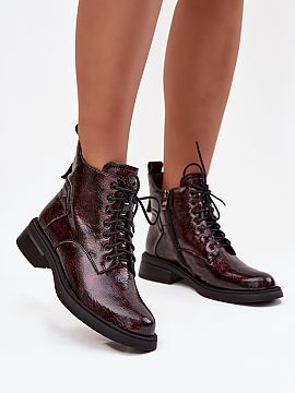 Botki Step in style  Women\'s ankle boots made of natural, patent leather are an elegant proposition for colder days. A low block heel provides stability and com