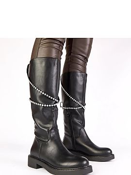 Kozaki Solea  Discover elegance and style with black boots embellished with a zircon strap Roisin from the renowned Gemre brand. These flat boots are a pe